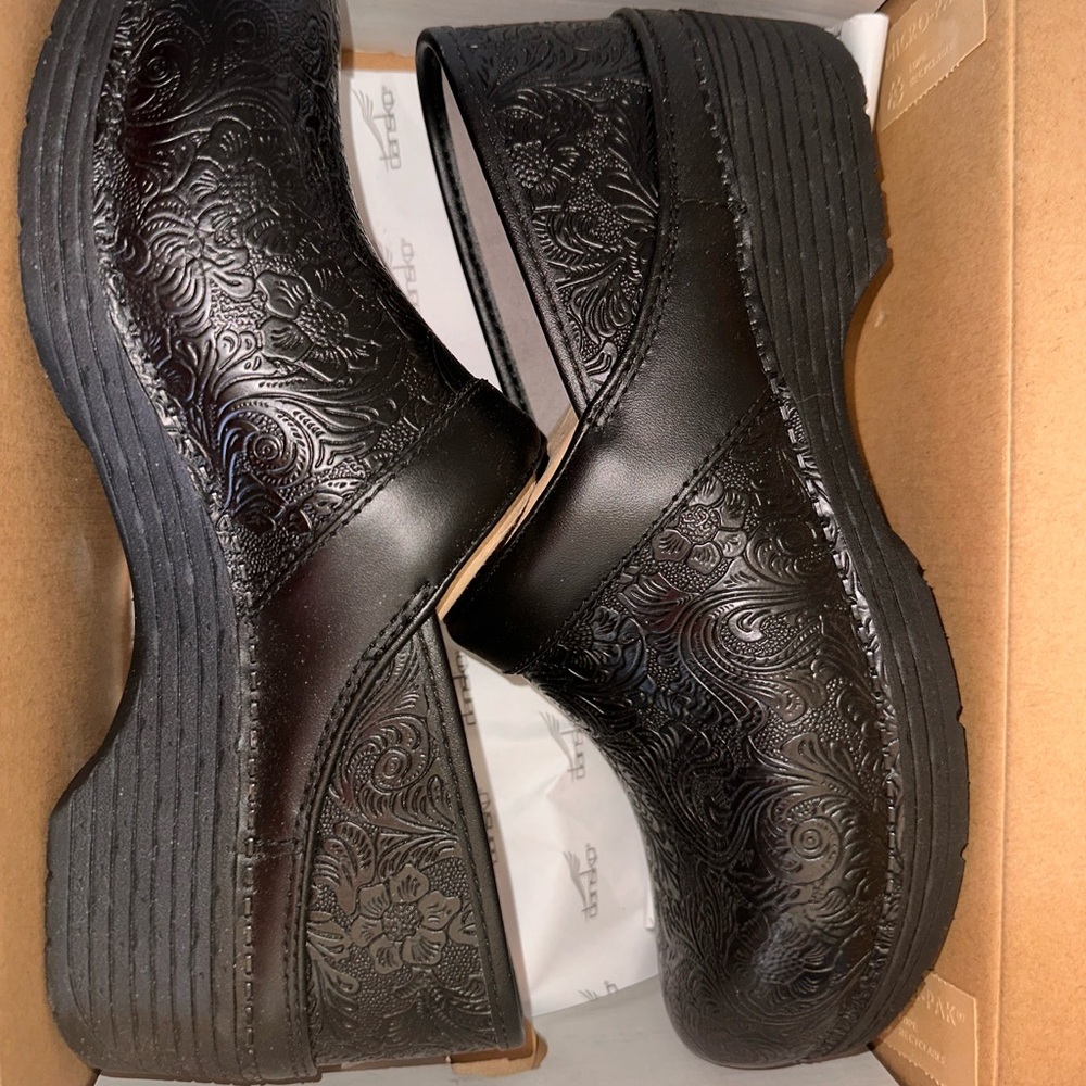 Dansko LT Pro Tooled Clogs - Black Floral, 42